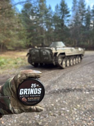 Pro jízdu v tomhle potřebuješ …⁉️ A) Odvahu B) Blicí pytlík C) Energii D) Odvahu, blicí pytlík a energii #coffee...