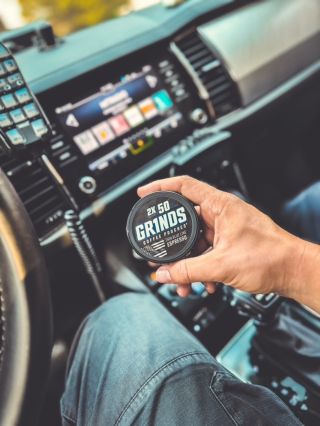 Ideální parťák na cesty za volat, nejen pro všechny holky a kluky v černém / modrém 👮🏻‍♀️👮🏻‍♂️🚓☕️🫡 Cucací kafe v podobně...