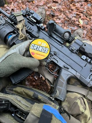 Dobrou chuť, pokud i Ty právě válčíš a máš chuť na kávu ☕️🤙🏻 👉🏻www.grinds.cz ✅ #czecharmy #kava #kafe