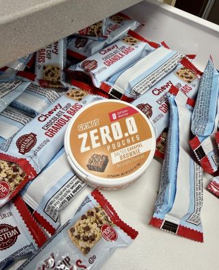 Máte chuť na něco sladkého❓ Bez výčitek ⁉️ Speciální sáčky GR1NDS ZER0 bez cukru jsou ideální volbou kdykoliv, kdekoliv a...
